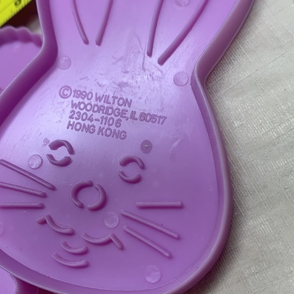Vintage 1990 Wilton 10 pc cookie cutters Easter treats in storage container - Picture 4 of 12